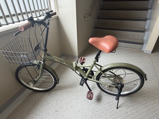 20インチ 折りたたみ自転車 シマノSIS変速付き 前カゴ おしゃれ カーキ