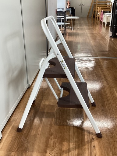 二段梯子【町田市再生家具】243608 折り畳み2段脚立【町田市再生家具】260242 (ショップまちエコ ) 町田の