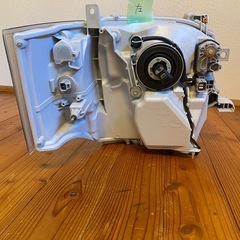 ハイエース7型ダークプライム2 純正ヘッドライトの画像