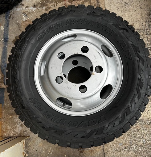 【未使用タイヤ】235/70R16 トーヨー オープンカントリー R/T 5穴ホイール付4本

