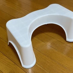 【お取引中】補助便座 ＆ 足置き台 (いずれも使用品)の画像