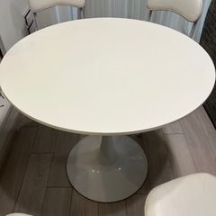 IKEAテーブル　　ニトリ椅子4脚セット