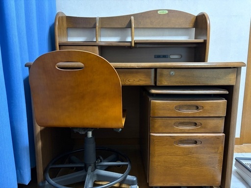 学習机 (N73) 上尾のテーブル《学習机》の中古あげます・譲ります