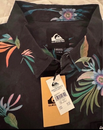新品タグ付 QuiksilverクイックシルバーAPERO花柄シャツ 新品タグ付 QuiksilverクイックシルバーAPERO花柄シャツ (メブ ) 中頭