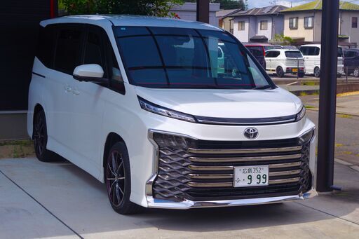 TOYOTA VOXY(ヴォクシー現行モデル90系)18インチアルミホイ－ルセット。走行距離500km以下！