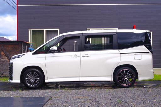 TOYOTA VOXY(ヴォクシー現行モデル90系)18インチアルミホイ－ルセット。走行距離500km以下！