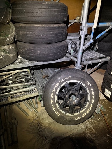 プラド社外ホイールに215/6017ナスカー　　ハイエースなどに