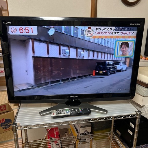 テレビAQUOS 32V (2024) 鏡石のテレビ《液晶テレビ》の中古あげます