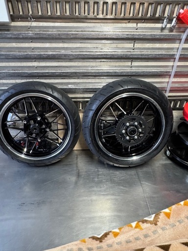 z900rs   タイヤホイール　前後セット
