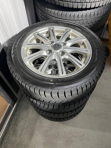 美品✨バリ溝✨軽自動車スタッドレスタイヤアルミホイール付き4本