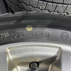美品✨バリ溝✨軽自動車スタッドレスタイヤアルミホイール付き4本