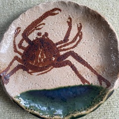 織部蟹絵皿をモチーフにしたお皿の画像