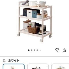 ３台のカート、白の木製と茶色の木製と、白の鉄の画像