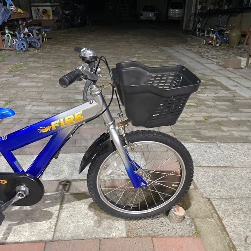 【5987】幼児車　18インチ　8,400円（防犯・税込）