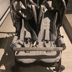 双子ベビーカーの画像