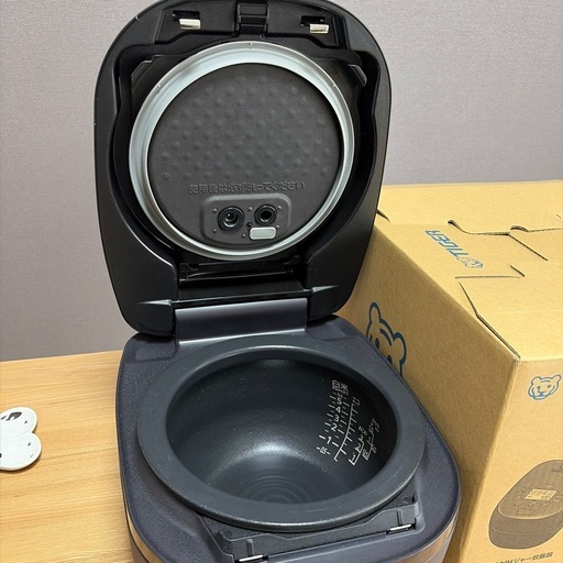 26年1月購入品　TIGER JPH-J10N KM 炊飯器 1.0L ブラック