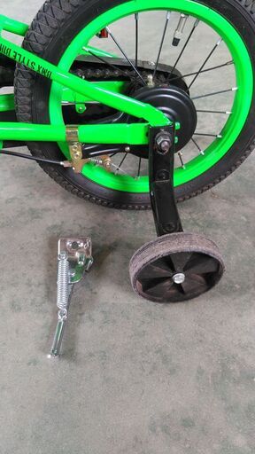 子供用　自転車　補助輪付き　
