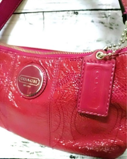 COACH パテントレザー 2WAY レッド系 目立ちませんが黒・保管時にできた ショルダーバッグ