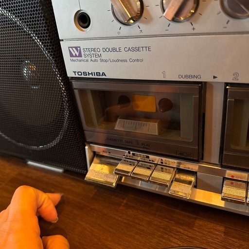 完動品・希少】SHARP モノラルラジカセ QT-77 レッド（動作確認済）