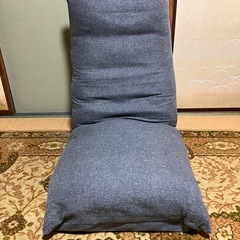 ニトリ座面が厚い座椅子の画像