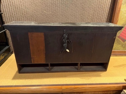 売り切り！アンティーク飾棚　3個照明付き