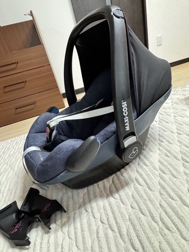 マキシコシチャイルドシート　　　ISOFIXベース、アダプター