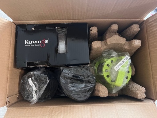 【新品未使用】Kuvings　クビンス　サイレント　ホールスロージューサー　赤