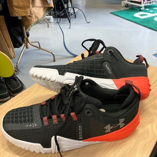 UNDERARMOUR TriBase reign 6 