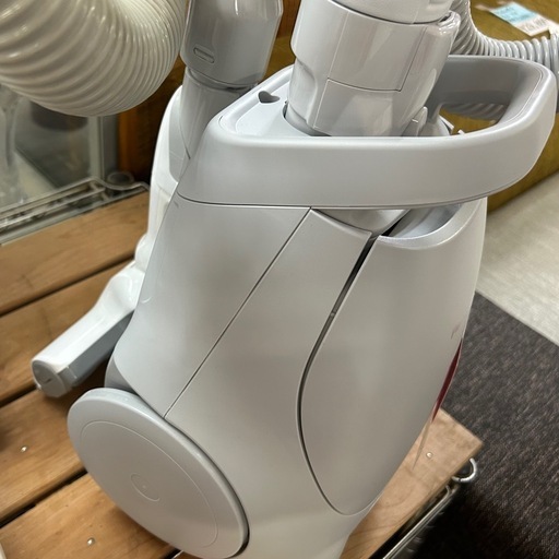 2024年製　Panasonic 紙パック掃除機