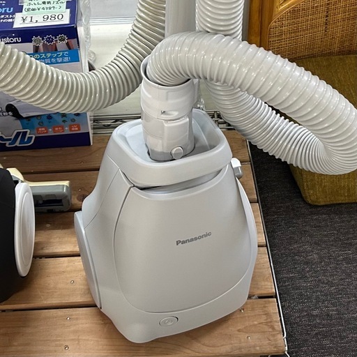 2024年製　Panasonic 紙パック掃除機