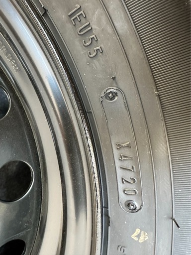 195 80 15 ハイエース ほぼ新品 ホイールキャップ付き