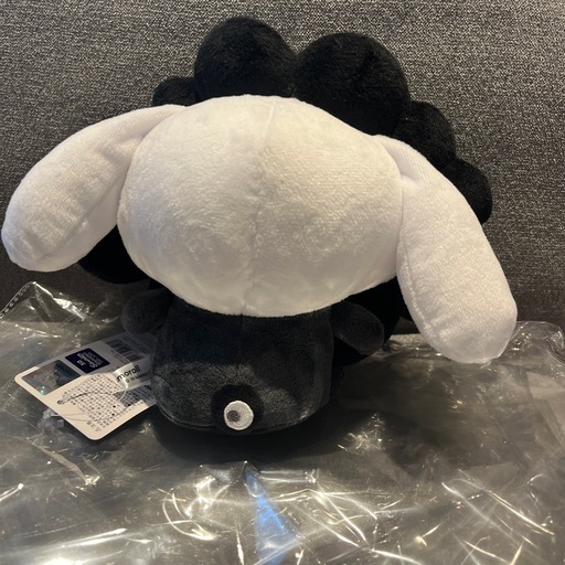 シナモン　シナモロール　ミャクミャク　黒　ブラック　ぬいぐるみ　M