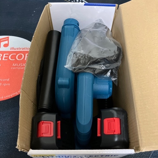 ブロワー充電式箱傷み有り、新品、現状品、早いお取引きお願い致します。