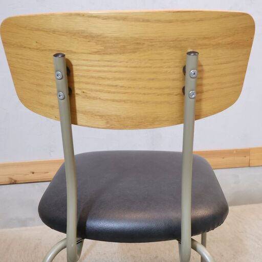 市場家具(ICHIBA)のDrip Cafe Chair (ドリップカフェチェア)2脚セットです。小ぶりで可愛らしいレトロなサイドチェア♪食卓用にはもちろん、デスク用など子供部屋にもオススメです♪