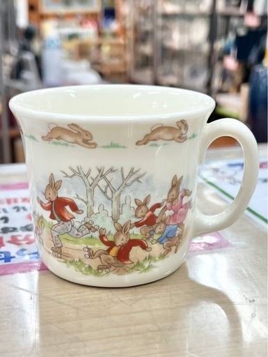 ●Royal Doulton (ロイヤルドルトン) Bunnykins (バニキンズ)「ローラースケート」　エリザベス女王も愛用！ 人