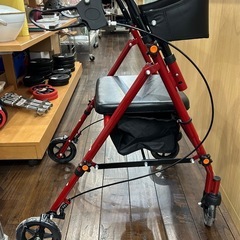 ★【BTYJLEBE】歩行車　歩行器　レッド　未使用品　　💳自社配送代引き可💳※現金、クレジット、スマホ決済対応※  の画像