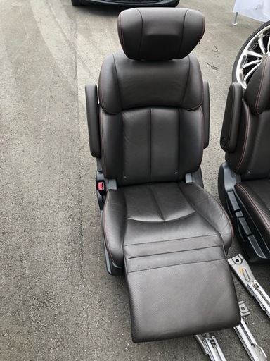 日産自動車純正
本革シート