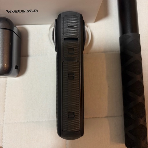 インスタ360 X4 アクションカメラ 自撮り棒、予備バッテリー付属