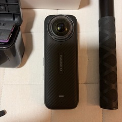 インスタ360 X4 アクションカメラ 自撮り棒、予備バッテリー付属の画像
