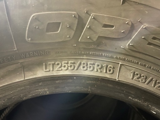 オープンカントリー　255/85r16 ランクルなどに！
