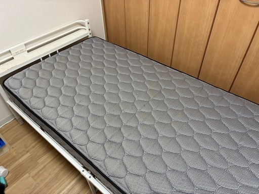 シングルベッド・ベッドマット譲ります セミシングルベッドの中古が安い！激安で譲ります・無料であげます