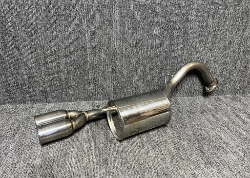 アクア　TRDマフラー