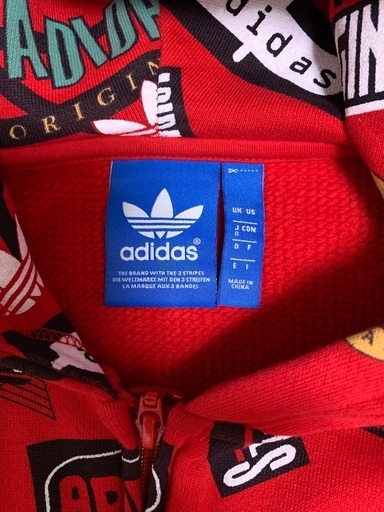 adidasパーカー