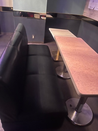 ソファー&テーブル、
BAR、ラウンジの方