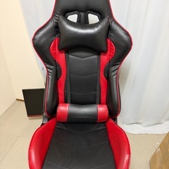 PCデスクとゲーミングチェア
の画像