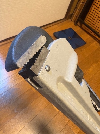 京都機械工具(KTC)のアルミ合金製パイプレンチ450mm