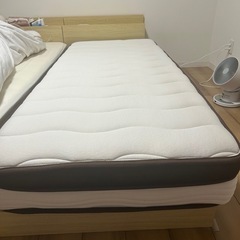 ベッドフレームの画像