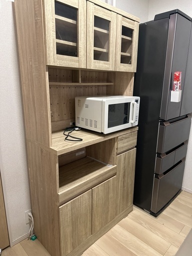 LOWYA 食器棚