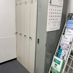 【鍵付きロッカー】4人用／オフィス・更衣室に最適の画像