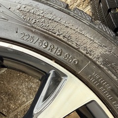 トヨタエスティマの純正ホイールとスタッドレスタイヤ（225/50R18）の画像